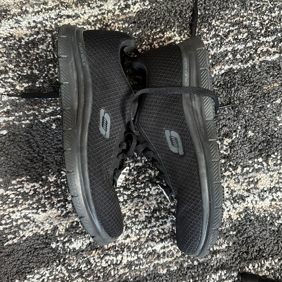 Skechers Slip Resistant Shoes Black - Picture 4 of 4
